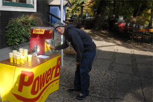 Das Gasthaus hat noch geschlossen, also gibt es PowerBar statt Kaffee