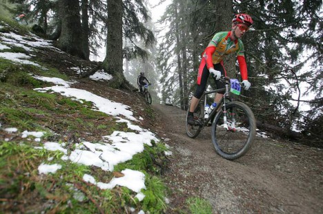 Philipp Haas und Michi Deininger auf der frostigen Hochwurzenalm.